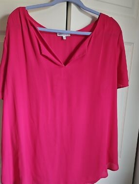 DR2 Hot Pink Short-Sleeve V-Notch Blouse